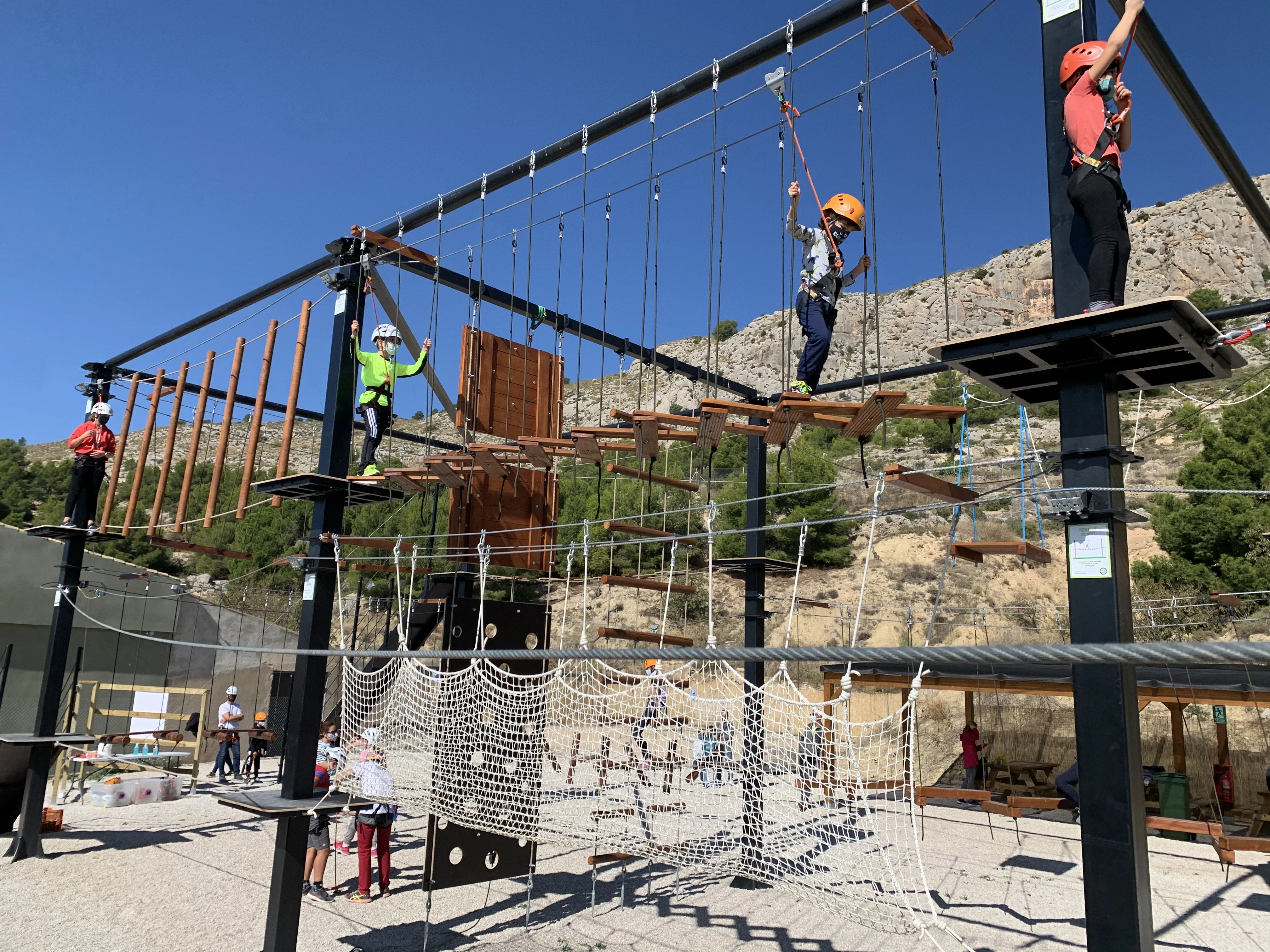 Circuito de aventura con puentes tibetanos y redes