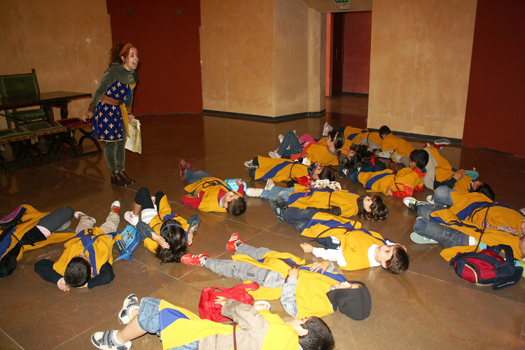 animacion-teatral-medieval-escolares-palau-comtal-cocentaina