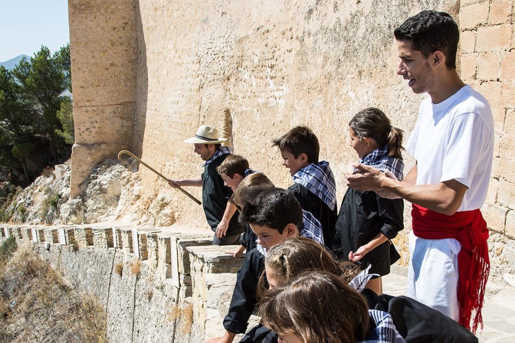 castell-de-castalla-visita-escolar-jocs-valencians-alicante
