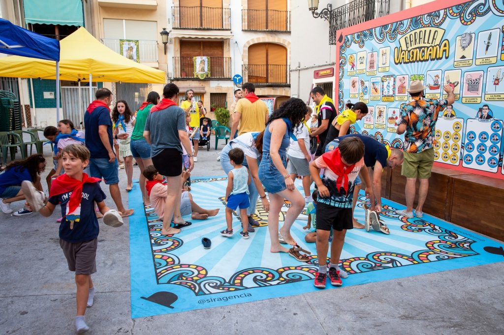 baralla valenciana juego de descalzarse espectaculo familiar en la plaza