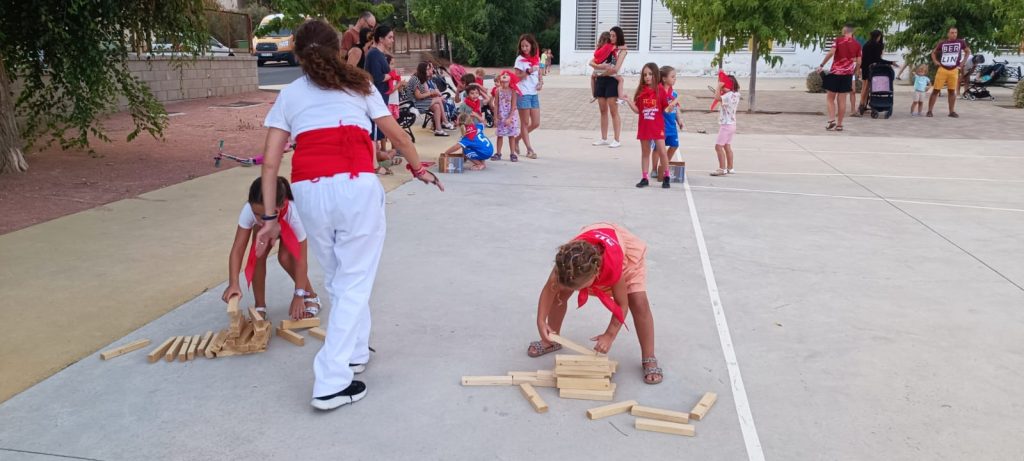 jocs valencians prueba de bloques de madera fiestas locales
